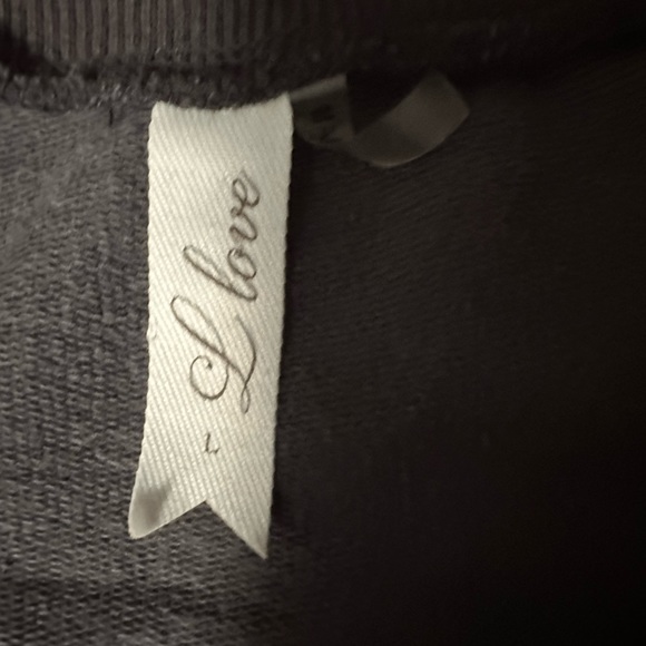 large pullover with lightening bolts - Picture 5 of 7